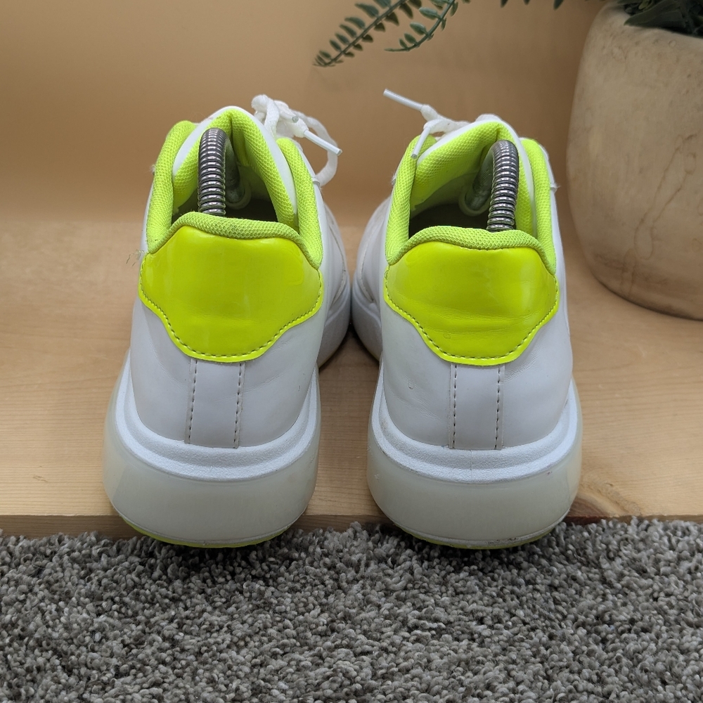 BeBe Leather/Patent Leather Women's Size 8.5 White Workout Running Walking Shoes - Picture 4 of 7